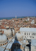 Coup d'&oelig;il sur les toits de Venise